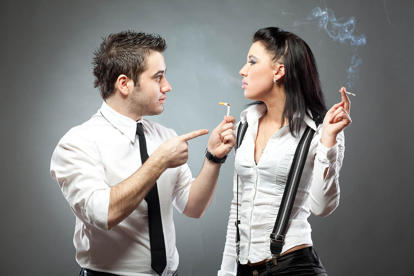 Думаю это лучший вариант. Мужчина и женщина с сигаретой. Курящие мужчины и женщины. Вредные привычки женщин. Зависимость от вредных привычек.