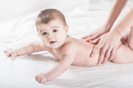 Чем лечить опрелости у новорожденного на попе и в паху